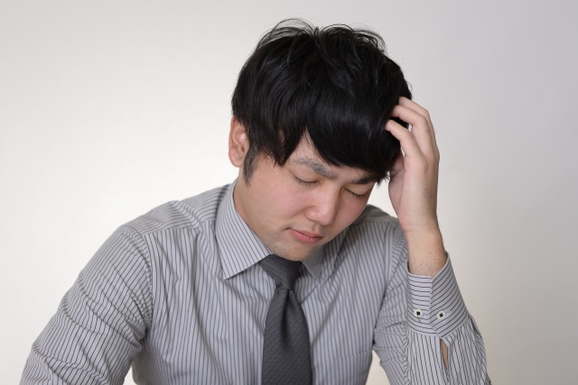 悩んでいる将棋教室の経営者